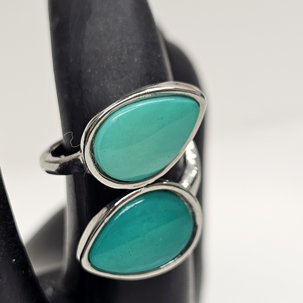Elegant Silver Turquoise Ring